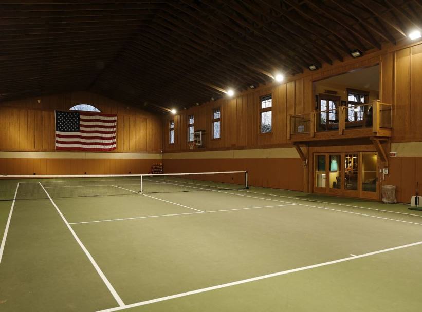 Nell&#39;area sportiva indoor ci sono un campo di basket e uno di tennis